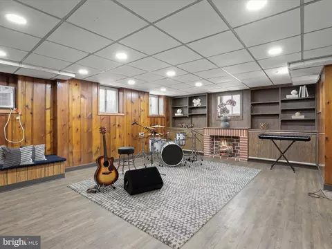 Other - 512 N Chapel Gate Ln, Baltimore, MD 21229 photo 4 of 11