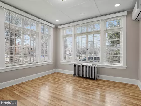 Living - 512 N Chapel Gate Ln, Baltimore, MD 21229 photo 9 of 17