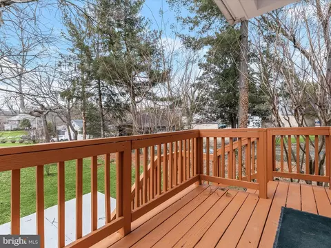 Exterior - 512 N Chapel Gate Ln, Baltimore, MD 21229 photo 4 of 9