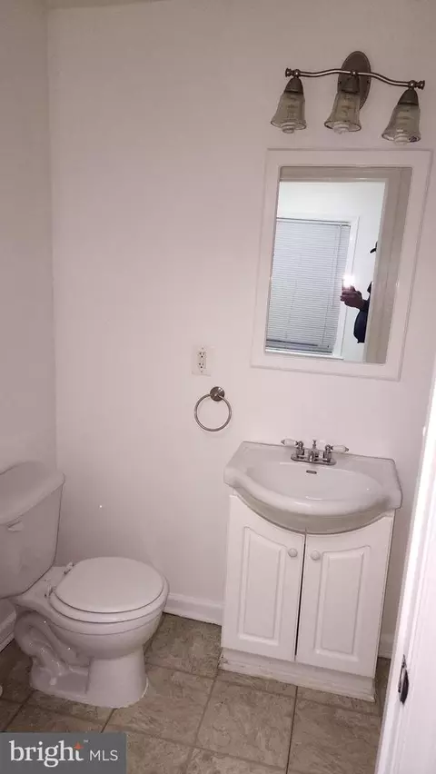 417 Calvin Ave, Baltimore, MD 21218 photo 8