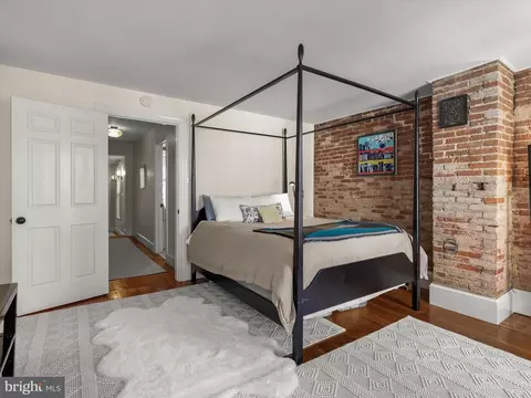 Bedroom - 137 E West St, Baltimore, MD 21230 photo 2 of 6