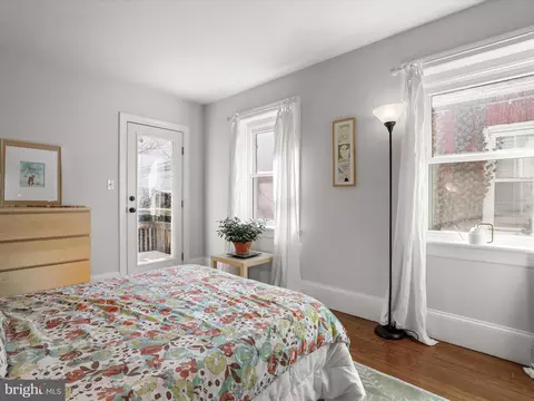 Bedroom - 137 E West St, Baltimore, MD 21230 photo 5 of 6