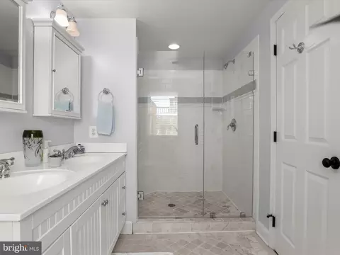 Bath - 137 E West St, Baltimore, MD 21230 photo 5 of 6