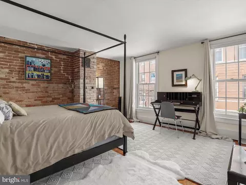 Bedroom - 137 E West St, Baltimore, MD 21230 photo 1 of 6