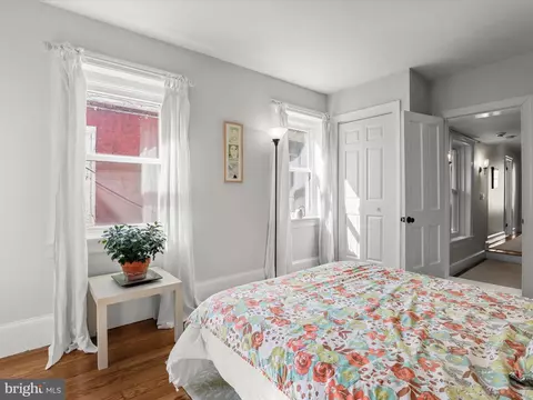 Bedroom - 137 E West St, Baltimore, MD 21230 photo 6 of 6