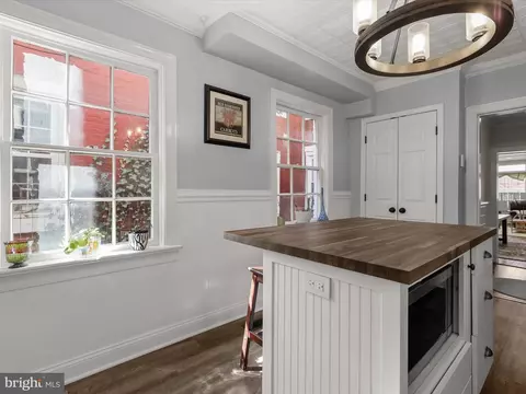 Kitchen - 137 E West St, Baltimore, MD 21230 photo 4 of 4