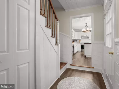 Entry Way - 137 E West St, Baltimore, MD 21230 photo 2 of 4