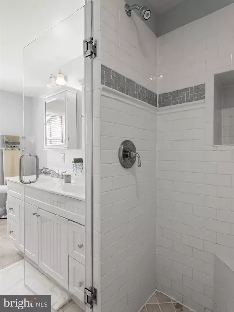Bath - 137 E West St, Baltimore, MD 21230 photo 6 of 6