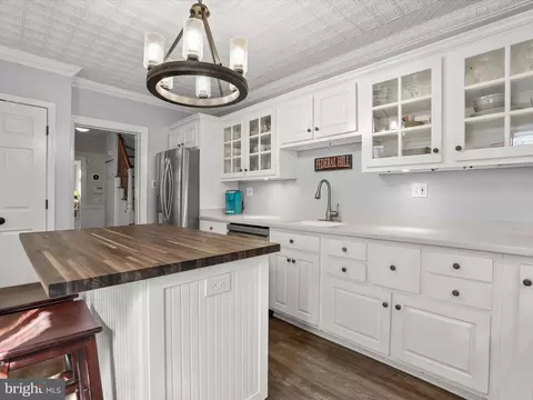 Kitchen - 137 E West St, Baltimore, MD 21230 photo 3 of 4