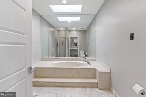 Bath - 3021 Fallstaff Rd #604B, Baltimore, MD 21209 photo 3 of 4