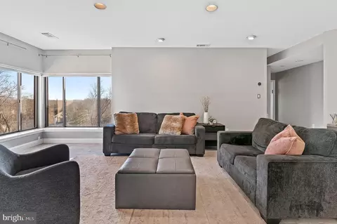 Living - 3021 Fallstaff Rd #604B, Baltimore, MD 21209 photo 1 of 1