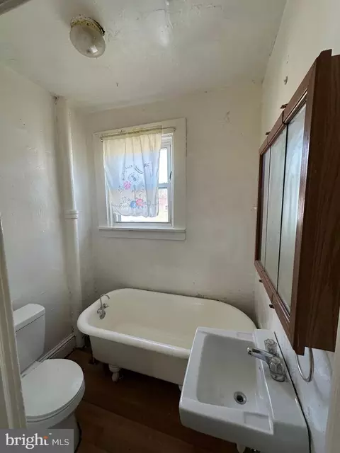 Bath - 33 Talbott St, Baltimore, MD 21225 photo 1 of 1