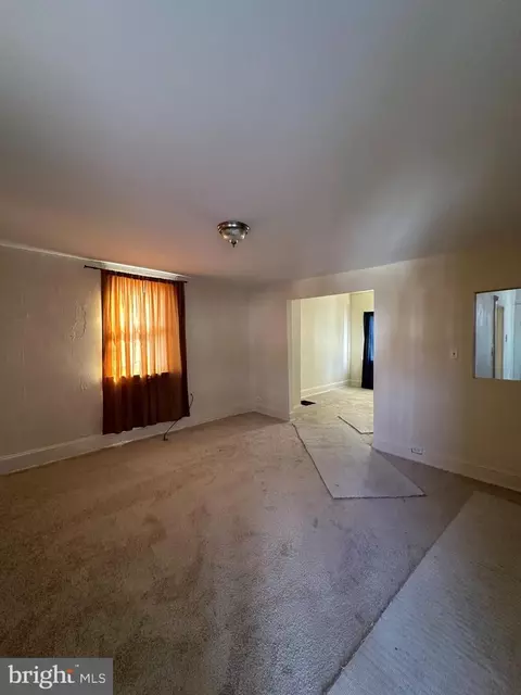 Living - 33 Talbott St, Baltimore, MD 21225 photo 1 of 3