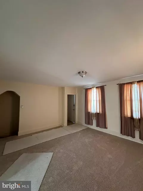 Living - 33 Talbott St, Baltimore, MD 21225 photo 2 of 3