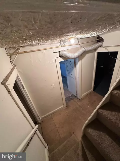 Entry Way - 33 Talbott St, Baltimore, MD 21225 photo 1 of 5
