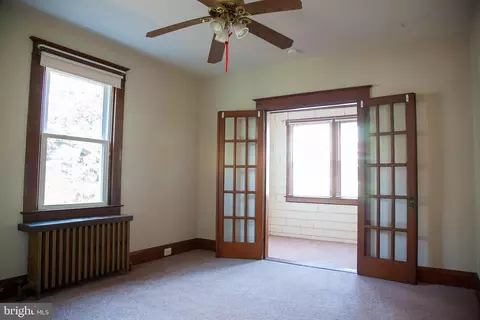 Living - 2805 Evergreen Ave, Baltimore, MD 21214 photo 1 of 2
