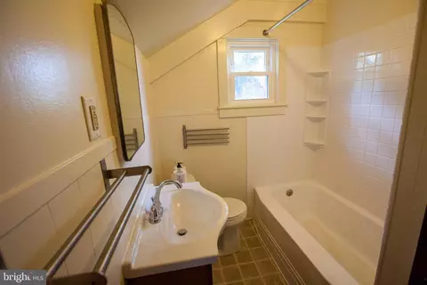 Bath - 2805 Evergreen Ave, Baltimore, MD 21214 photo 1 of 1