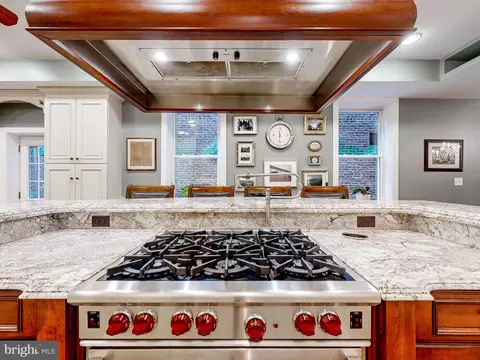 Kitchen - 2212 E Pratt St, Baltimore, MD 21231 photo 3 of 8