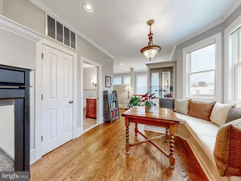Entry Way - 2212 E Pratt St, Baltimore, MD 21231 photo 7 of 8
