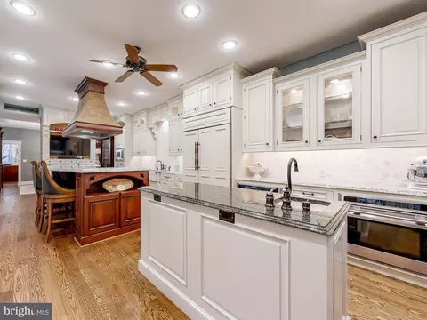 Kitchen - 2212 E Pratt St, Baltimore, MD 21231 photo 2 of 8