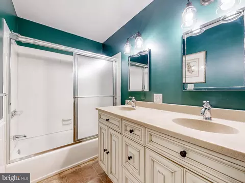 Bath - 2212 E Pratt St, Baltimore, MD 21231 photo 5 of 7