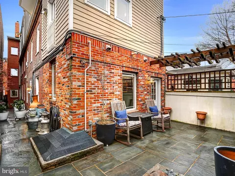 Exterior - 2212 E Pratt St, Baltimore, MD 21231 photo 6 of 9