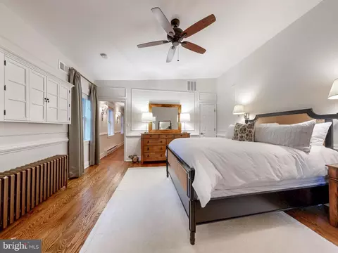 Bedroom - 2212 E Pratt St, Baltimore, MD 21231 photo 2 of 8