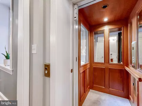 Entry Way - 2212 E Pratt St, Baltimore, MD 21231 photo 4 of 8