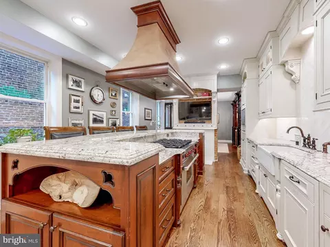 Kitchen - 2212 E Pratt St, Baltimore, MD 21231 photo 5 of 8