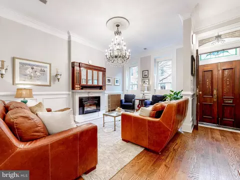 Entry Way - 2212 E Pratt St, Baltimore, MD 21231 photo 2 of 8
