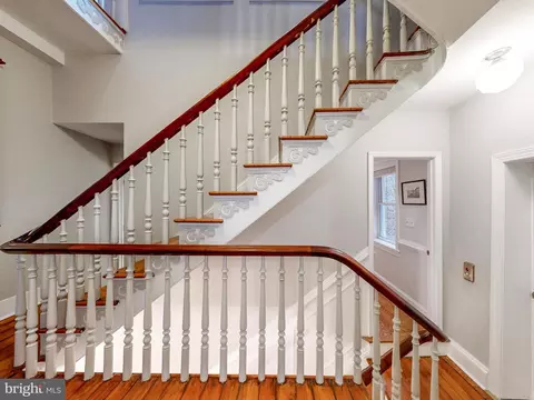 Entry Way - 2212 E Pratt St, Baltimore, MD 21231 photo 5 of 8