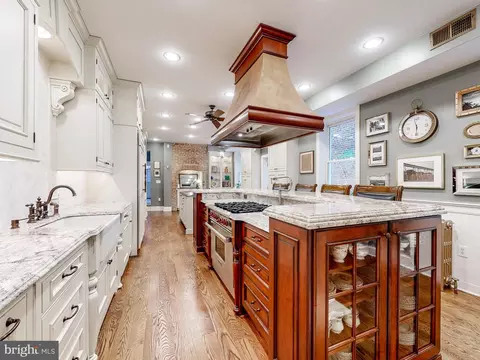 Kitchen - 2212 E Pratt St, Baltimore, MD 21231 photo 4 of 8