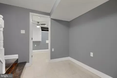Entry Way - 7 N Rose St, Baltimore, MD 21224 photo 5 of 6