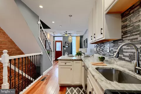 Entry Way - 7 N Rose St, Baltimore, MD 21224 photo 4 of 6