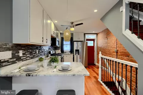 Entry Way - 7 N Rose St, Baltimore, MD 21224 photo 3 of 6