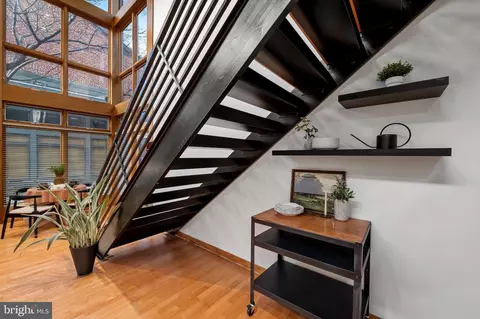 Entry Way - 657 Washington Blvd #E, Baltimore, MD 21230 photo 1 of 3