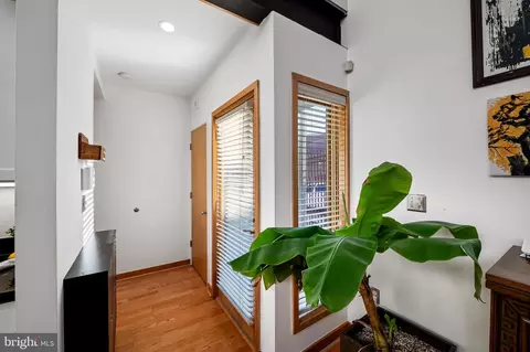 Entry Way - 657 Washington Blvd #E, Baltimore, MD 21230 photo 2 of 3