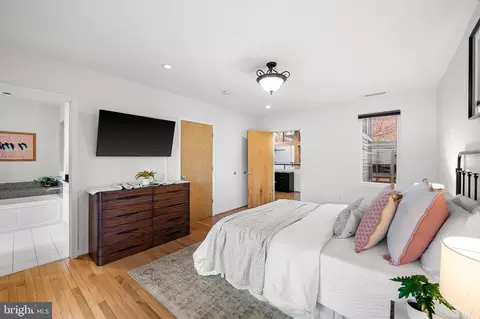 Bedroom - 657 Washington Blvd #E, Baltimore, MD 21230 photo 3 of 6