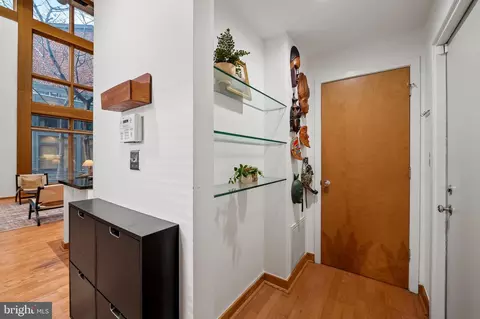 Entry Way - 657 Washington Blvd #E, Baltimore, MD 21230 photo 3 of 3