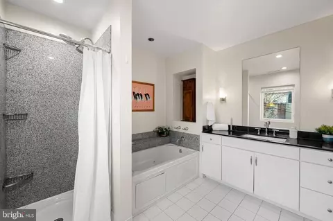 Bath - 657 Washington Blvd #E, Baltimore, MD 21230 photo 3 of 4
