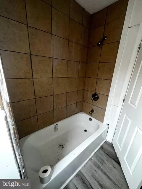 Bath - 2310 E Lafayette Ave, Baltimore, MD 21213 photo 1 of 2