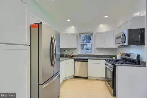 Kitchen - 821 Cedarcroft Rd, Baltimore, MD 21212 photo 1 of 3