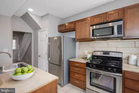 3933 Greenmount Ave, Baltimore, MD 21218 photo 7