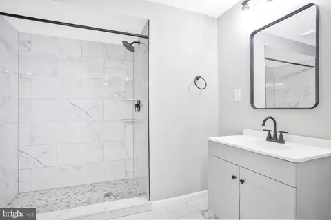 Bath - 4300 Raymar Ave, Baltimore, MD 21206 photo 3 of 3