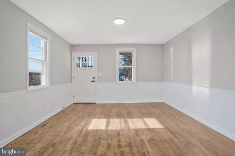 Living - 4300 Raymar Ave, Baltimore, MD 21206 photo 2 of 3