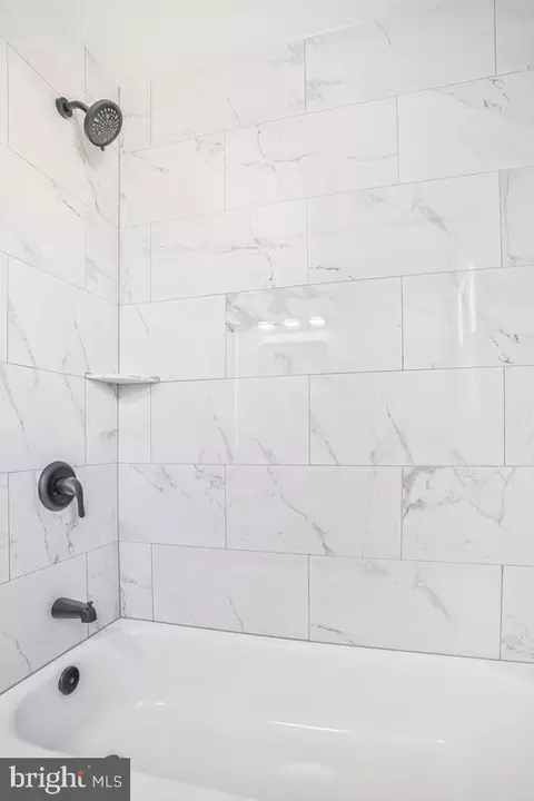 Bath - 4300 Raymar Ave, Baltimore, MD 21206 photo 2 of 3