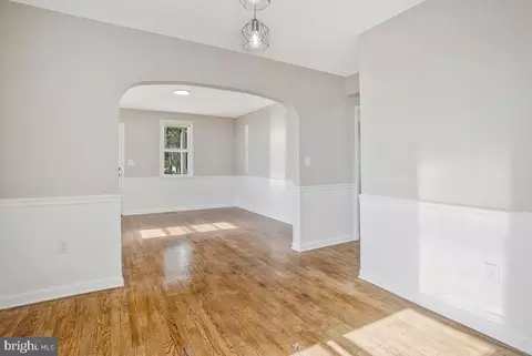 Entry Way - 4300 Raymar Ave, Baltimore, MD 21206 photo 4 of 6