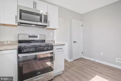 Entry Way - 4300 Raymar Ave, Baltimore, MD 21206 photo 5 of 6