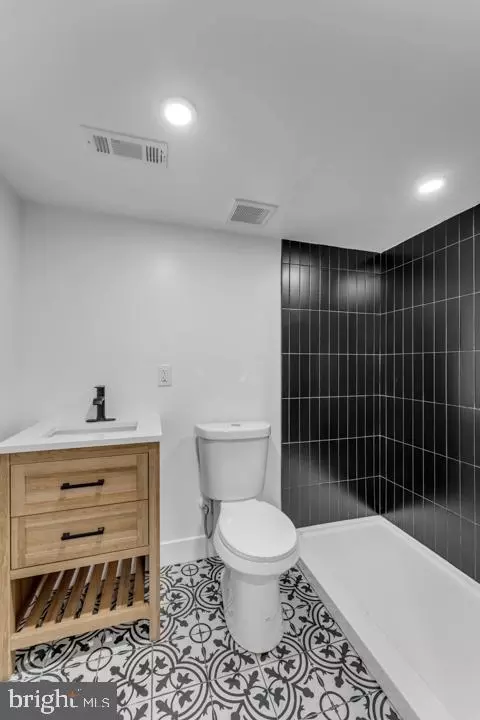 Bath - 1745 N Milton Ave, Baltimore, MD 21213 photo 3 of 3