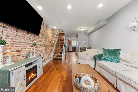 Entry Way - 1141 Scott St, Baltimore, MD 21230 photo 1 of 8